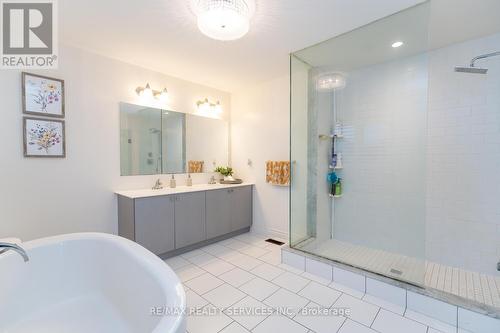 28 Stonegate Avenue, Mono, ON - Indoor Photo Showing Bathroom