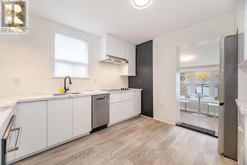 204 Summerhill Avenue, Hamilton, ON - Indoor Photo Showing Kitchen