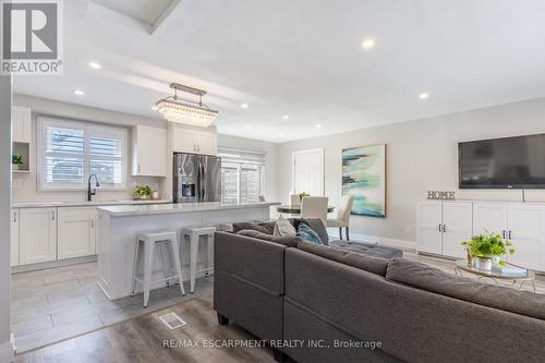 89 Dundee Drive, Haldimand, ON - Indoor Photo Showing Living Room