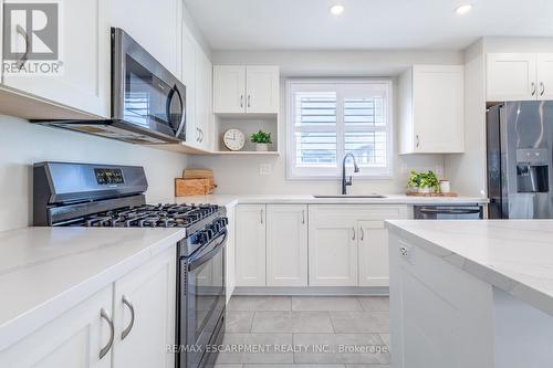 89 Dundee Drive, Haldimand, ON - Indoor Photo Showing Kitchen With Upgraded Kitchen