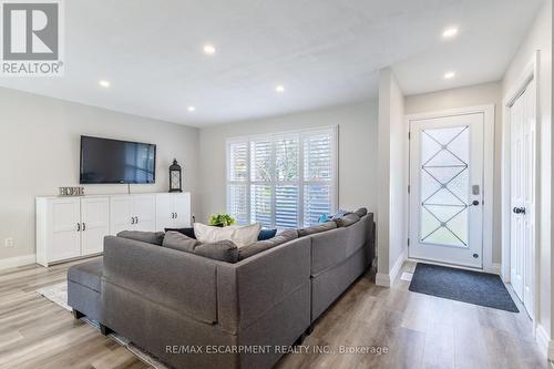 89 Dundee Drive, Haldimand, ON - Indoor Photo Showing Living Room