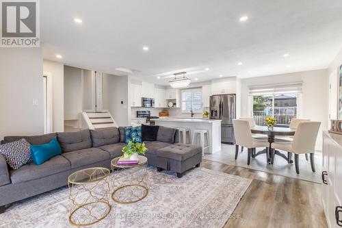 89 Dundee Drive, Haldimand, ON - Indoor Photo Showing Living Room