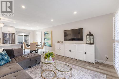 89 Dundee Drive, Haldimand, ON - Indoor Photo Showing Living Room