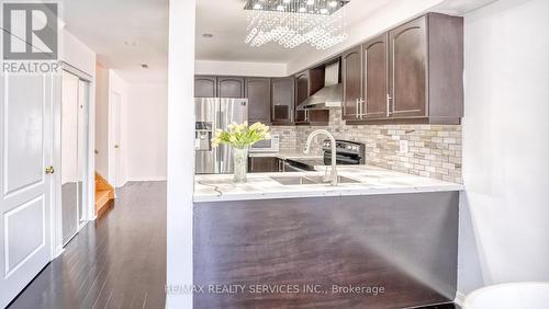 598 Summer Park Crescent, Mississauga, ON - Indoor Photo Showing Kitchen