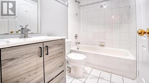 598 Summer Park Crescent, Mississauga, ON - Indoor Photo Showing Bathroom