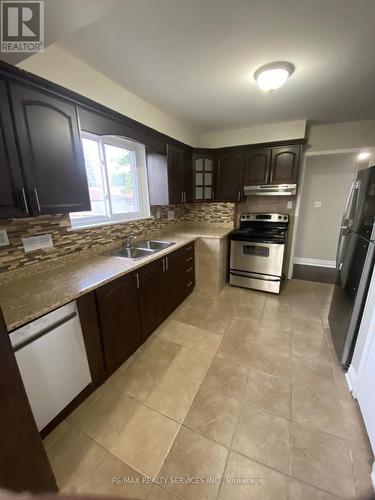 7731 Redstone Road, Mississauga, ON - Indoor Photo Showing Kitchen With Double Sink