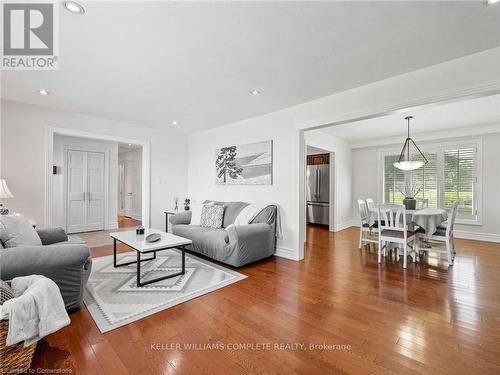 16629 Side Road 22, Halton Hills, ON - Indoor Photo Showing Living Room