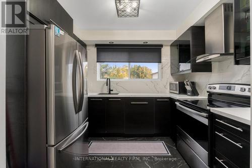 17 - 17 Dawson Crescent, Brampton, ON - Indoor Photo Showing Kitchen With Stainless Steel Kitchen