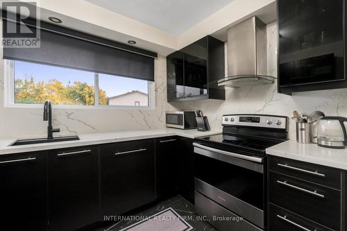 17 - 17 Dawson Crescent, Brampton, ON - Indoor Photo Showing Kitchen