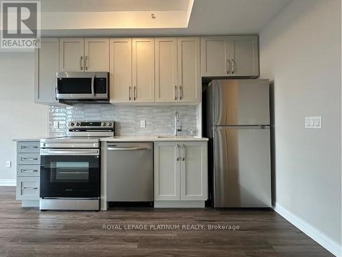 404 - 480 Gordon Krantz Avenue, Milton, ON - Indoor Photo Showing Kitchen