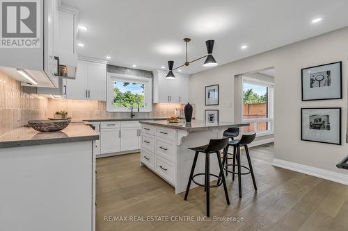 902 Kowal Drive, Mississauga, ON - Indoor Photo Showing Kitchen With Upgraded Kitchen