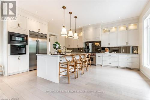 604 Maplehurst Avenue, Oakville, ON - Indoor Photo Showing Kitchen With Upgraded Kitchen