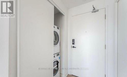 2210 - 3883 Quartz Road, Mississauga, ON - Indoor Photo Showing Laundry Room