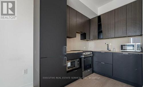 2210 - 3883 Quartz Road, Mississauga, ON - Indoor Photo Showing Kitchen