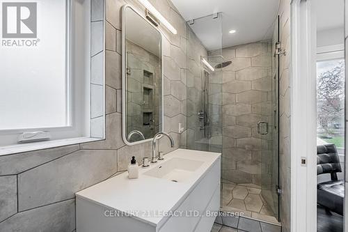 22 Shortland Crescent, Toronto, ON - Indoor Photo Showing Bathroom