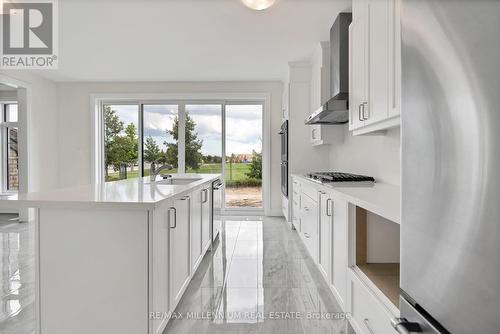 2 Catherwood Court, Brampton, ON - Indoor Photo Showing Kitchen