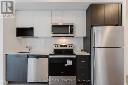 404 - 204 Burnhamthorpe Road, Mississauga, ON - Indoor Photo Showing Kitchen With Stainless Steel Kitchen With Upgraded Kitchen