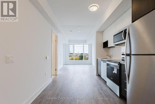 404 - 204 Burnhamthorpe Road, Mississauga, ON - Indoor Photo Showing Kitchen With Stainless Steel Kitchen