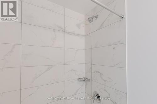 404 - 204 Burnhamthorpe Road, Mississauga, ON -  Photo Showing Bathroom