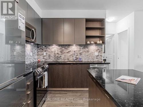 1801 - 4699 Glen Erin Drive E, Mississauga, ON - Indoor Photo Showing Kitchen With Upgraded Kitchen