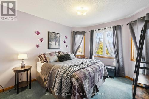 2722 Kingsway Drive, Oakville, ON - Indoor Photo Showing Bedroom