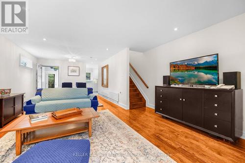 20 Superior Avenue, Toronto, ON - Indoor Photo Showing Living Room