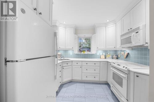 20 Superior Avenue, Toronto, ON - Indoor Photo Showing Kitchen