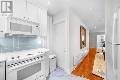 20 Superior Avenue, Toronto, ON - Indoor Photo Showing Kitchen