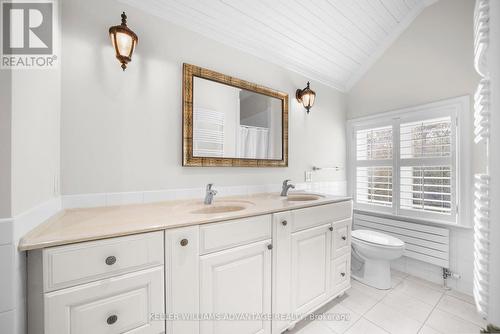 20 Superior Avenue, Toronto, ON - Indoor Photo Showing Bathroom