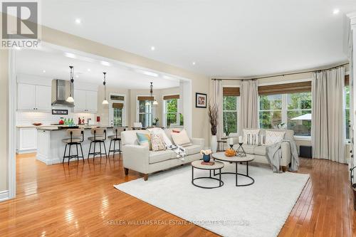 621 Cranleigh Court, Mississauga, ON - Indoor Photo Showing Living Room