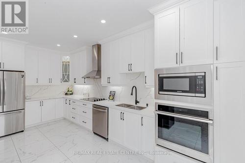 46 Ocean Ridge Drive, Brampton, ON - Indoor Photo Showing Kitchen With Double Sink With Upgraded Kitchen