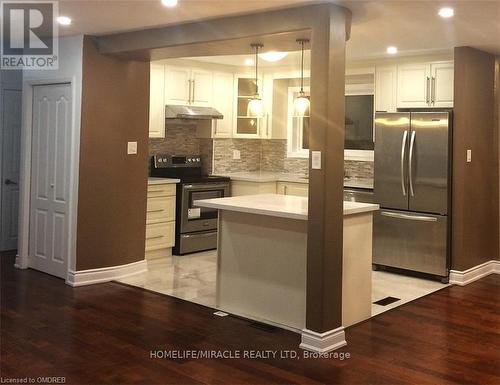 39 Abbey Road, Brampton, ON - Indoor Photo Showing Kitchen