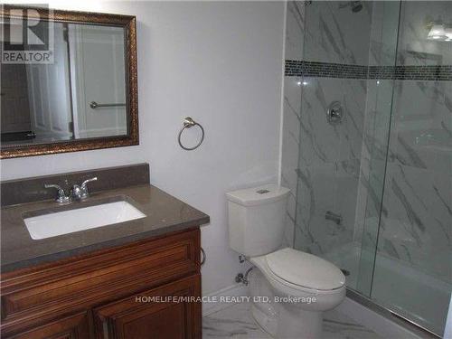 39 Abbey Road, Brampton, ON - Indoor Photo Showing Bathroom