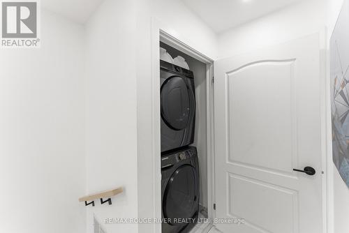 95 Piggott Mews, Toronto, ON - Indoor Photo Showing Laundry Room