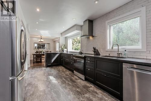 1771 Heather Hills Drive, Burlington, ON - Indoor Photo Showing Kitchen With Double Sink With Upgraded Kitchen