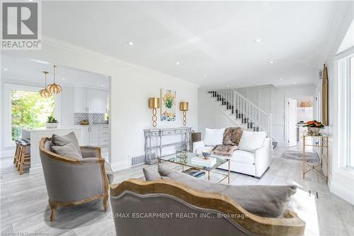 4195 Spruce Avenue, Burlington, ON - Indoor Photo Showing Living Room