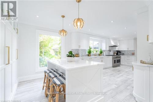 4195 Spruce Avenue, Burlington, ON - Indoor Photo Showing Kitchen With Upgraded Kitchen