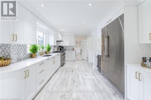 4195 Spruce Avenue, Burlington, ON - Indoor Photo Showing Kitchen With Upgraded Kitchen