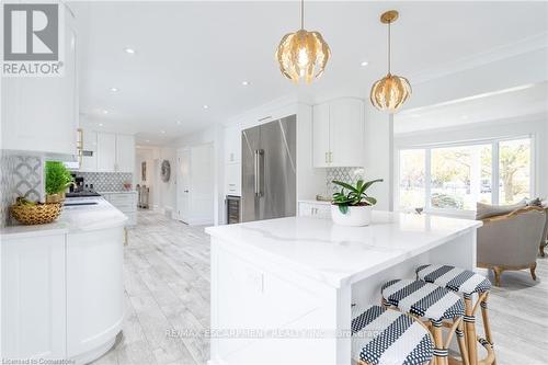 4195 Spruce Avenue, Burlington, ON - Indoor Photo Showing Kitchen With Upgraded Kitchen