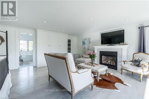 4195 Spruce Avenue, Burlington, ON - Indoor Photo Showing Living Room With Fireplace