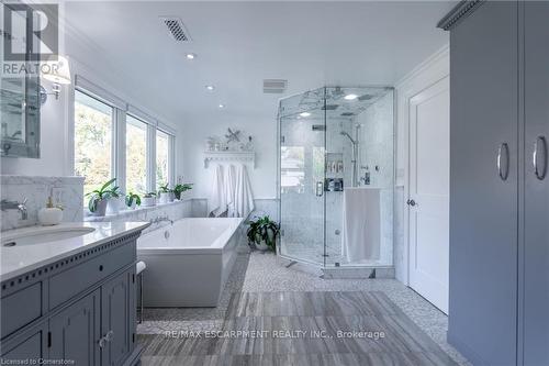 4195 Spruce Avenue, Burlington, ON - Indoor Photo Showing Bathroom