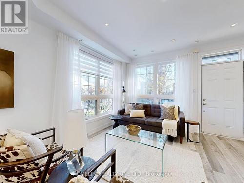 206 Brandon Avenue, Toronto, ON - Indoor Photo Showing Living Room