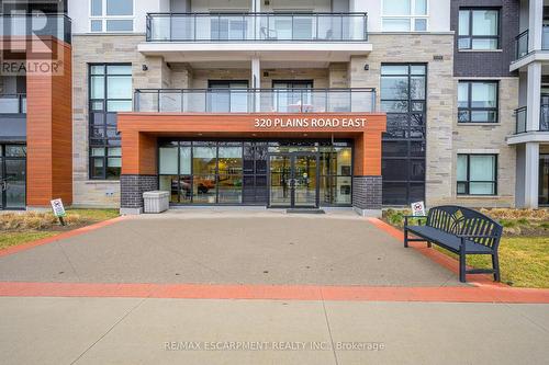 220 - 320 Plains Road E, Burlington, ON - Outdoor With Balcony With Facade