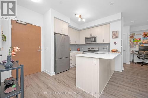 220 - 320 Plains Road E, Burlington, ON - Indoor Photo Showing Kitchen