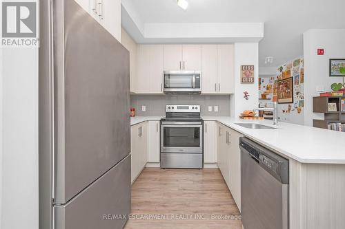 220 - 320 Plains Road E, Burlington, ON - Indoor Photo Showing Kitchen With Stainless Steel Kitchen