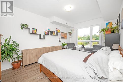 220 - 320 Plains Road E, Burlington, ON - Indoor Photo Showing Bedroom