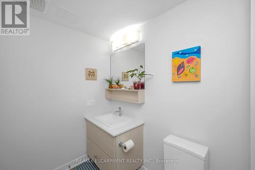 220 - 320 Plains Road E, Burlington, ON - Indoor Photo Showing Bathroom