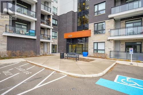 220 - 320 Plains Road E, Burlington, ON - Outdoor With Balcony With Facade