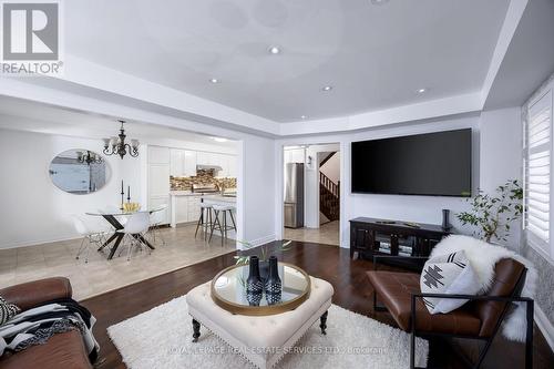 3159 Neyagawa Boulevard, Oakville, ON - Indoor Photo Showing Living Room