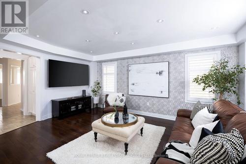 3159 Neyagawa Boulevard, Oakville, ON - Indoor Photo Showing Living Room